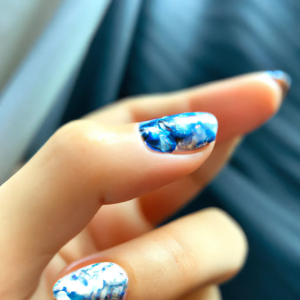 Niebieskie paznokcie - co oznaczają?